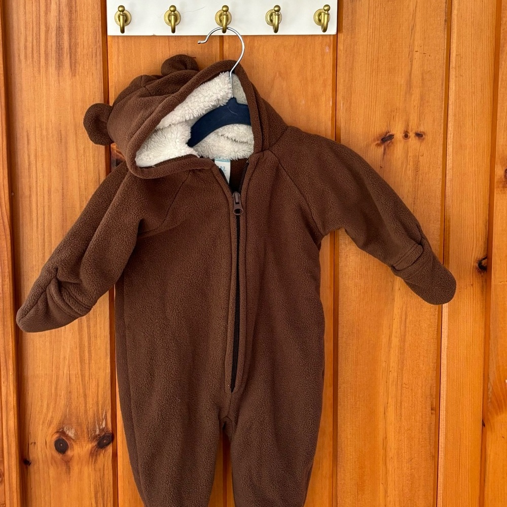 Old Navy fleece bear bunting 0-3 months VGUC